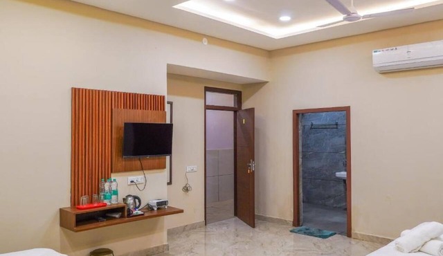 KANHA HOTEL & HOMESTAY