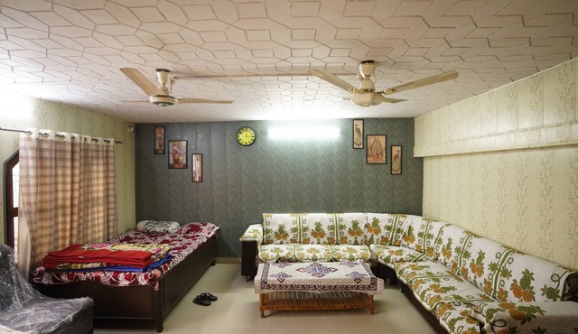 Kashi dham homestay 10 minutes to Kashi Vishwanath temple and ghats.