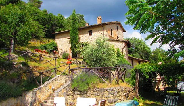 La Loggia; Villa in hidden Umbria, with large pool and spectacular views