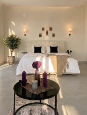 Large stylish studio in Medina Save 20new