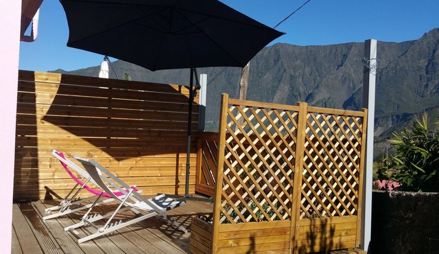 LE BAS DE CILAOS STUDIO 1- WITH MOUNTAIN VIEW! in Cilaos
