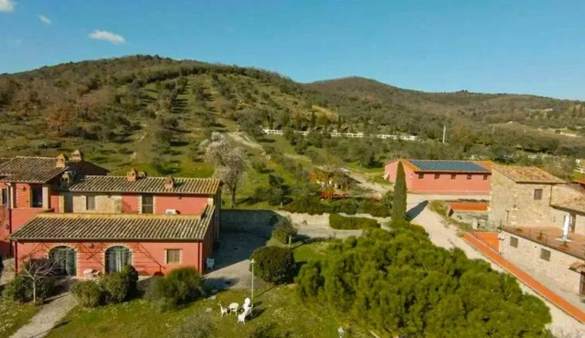 LE CASE ROSSE - CASALE AGELLO
