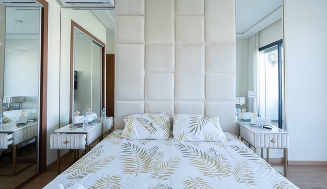 Le Paris-Oasis Casa: luxury flat with rooftop swimming pool