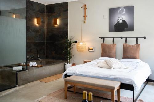 LEONTINE Suites