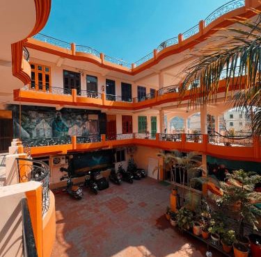 Live Free Hostel Rishikesh