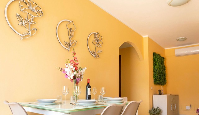 [Lovely Home] with courtyard and parking, Assisi