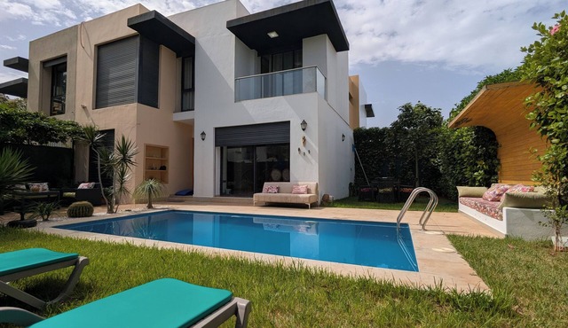 Lovely 3-bedroom villa with Private Pool in Tamaris