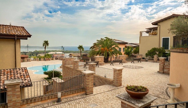 Lovely apartment for 4 guests with pool, WIFI, A/C, TV, patio and pets allowed