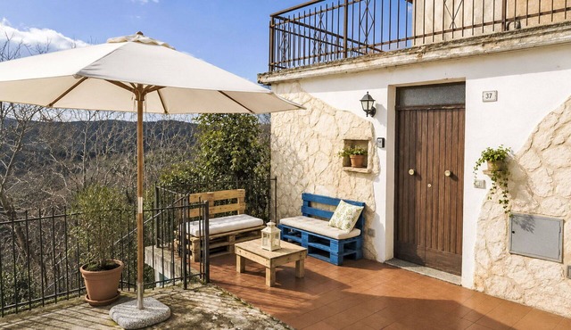 Lovely apartment for 4 guests with A/C, WIFI, TV, patio and pets allowed