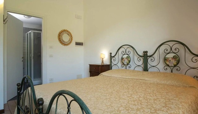 Lovely room for 2 people with pool, A/C, WIFI, TV, veranda and pets allowed, close to Perugia