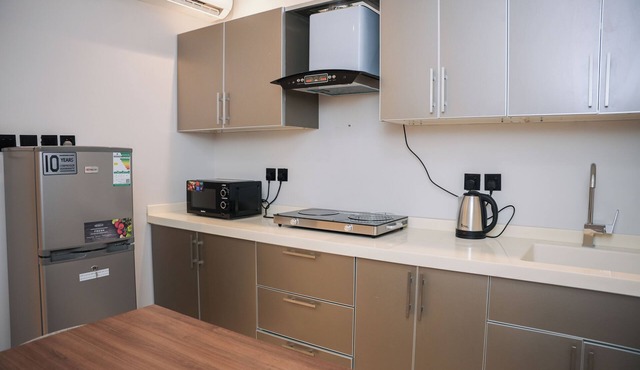 LP45.3 - Elegant 2BR Apartment in Al Arid