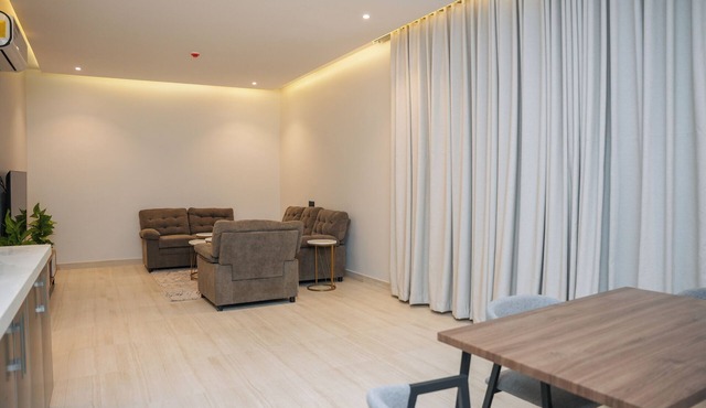 LP45.6 - Contemporary 2BR Apartment in Al Arid