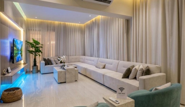 Luna Villa