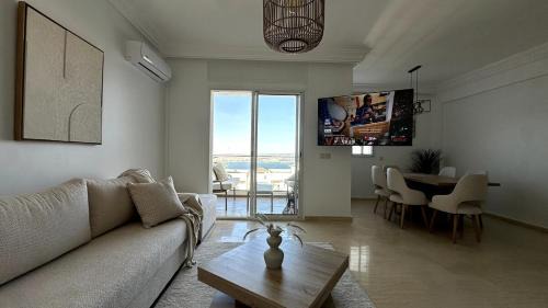 Luxurious 2 Bedrooms I Panoramic Sea View I Pool