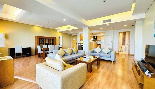 Luxurious 3-Bedroom Sea View