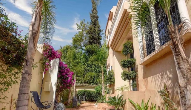 Luxurious 5-bedroom Riad