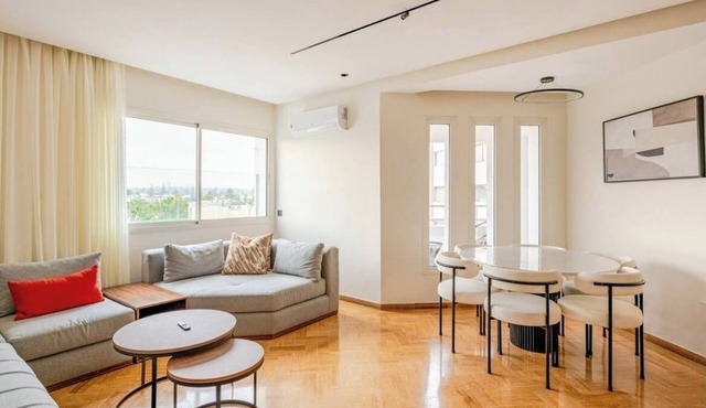 Luxurious central apartment not overlooked