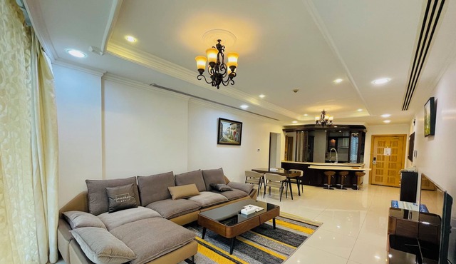 Luxurious Double Bedroom at Heart of Juffair