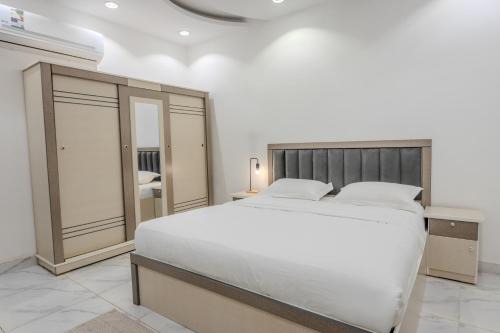 Luxurious Family 3 Bedroom Apartments 10 Mins Drive to Al-Masjid Nabawi