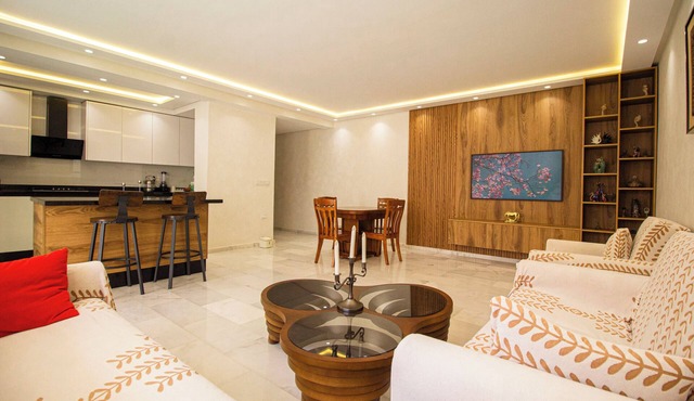 Luxury 2-Bedroom Pool, Quiet & Spacious