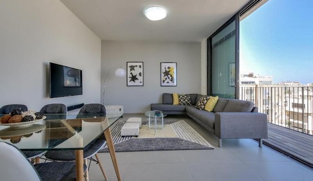 Luxury 2Bedroom brand new apt Carlton Hotel