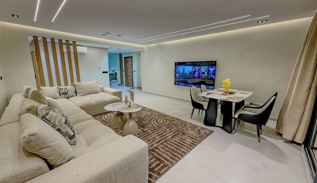 Luxury 3BR Sea View Apart Prime Location
