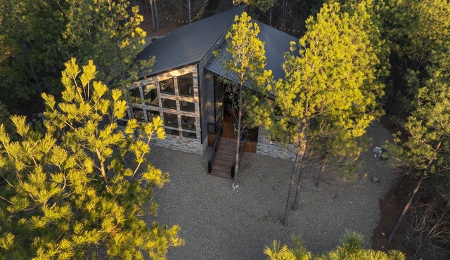 Luxury Basecamp: Fire Pit, Games, Close to Trails in Broken Bow