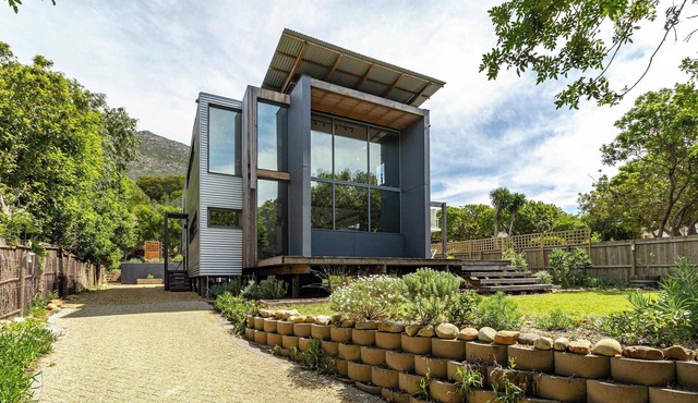 Luxury Eco Haven with Garden Cottage - Hout Bay