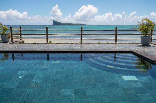 Luxury Lagon beachfront duplex, Coin de Mire view - 3 Bedrooms en suite in Cap Malheureux