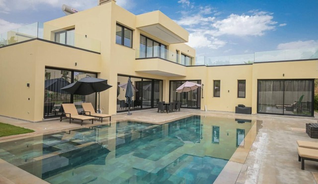 Luxury Villa Dar Baby 4 Suites, heated pool, hamam and jacuzzi.