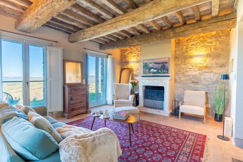 Luxury Villa in Val d'Orcia Private Tuscan Oasis