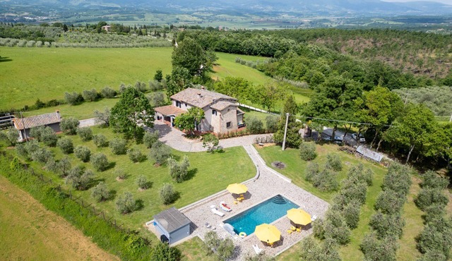 Luxury Villa-Umbria/Tuscany-5BR 5BA-Private Heated Pool-AC-Views