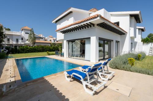 Luxury Villa with Private Pool STR1
