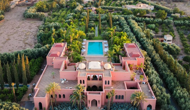 Oriental Palace in a beautiful 2 hectares oasis in the Marrakech countryside