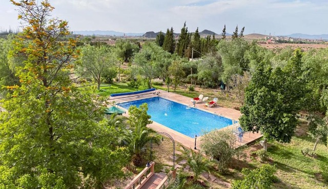 Maison avec piscine et grand jardin 1 hectare