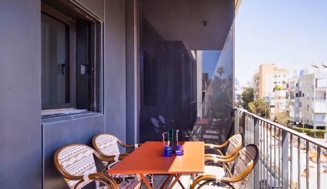 Mamad City Rail Pulse: Modern Design w Balcony