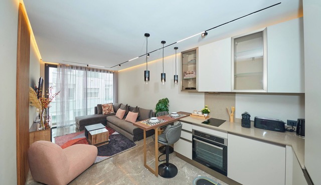 Marilla Studio - Bright in a trendy neighborhood