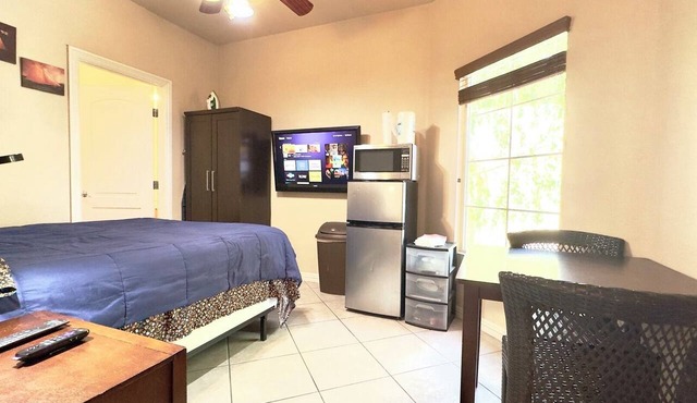 Micro Casita! Private Entrance! Ensuite Bath! in Henderson