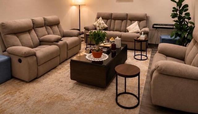 Modern 1BR Cozy Living Room Kitchen Prime spot