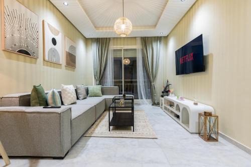 Modern & Chic APT Prestigia by MERAT HOME