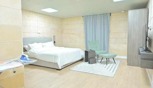 Modern & New furnished Apartments - 10 Mins Drive to Beach
