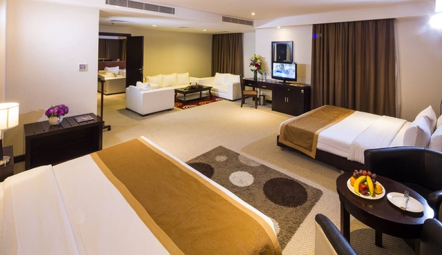 Monroe Hotel & Suites