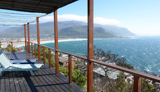Mountain King cottage- watch the oceans from top of the world in Fish Hoek