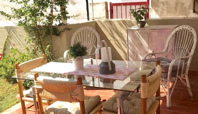 N195 - Numana, large five-room apartment with garden