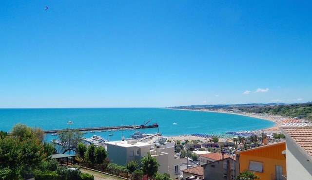 N75 - Numana, trilocale con giardino vista mare a 200 metri dalla spiaggia