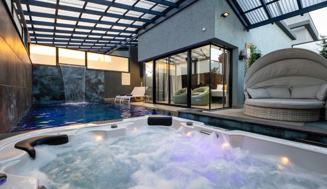 Naomi Boutique Suites