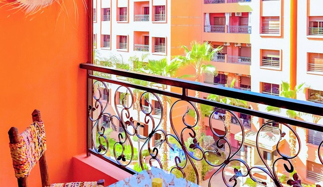 New & Chic – Piscine, Balcon