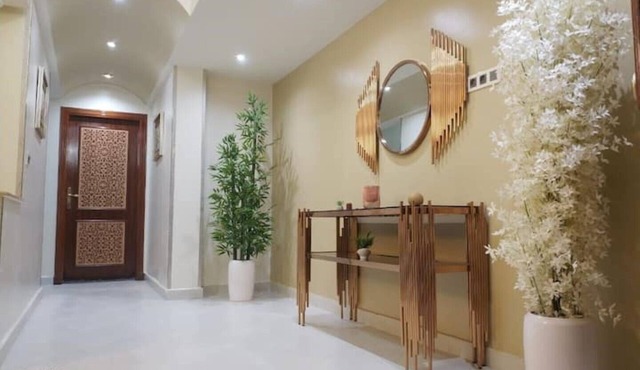 New Luxury Apartment, 3 Bed, 7Mins to Beach - Aida