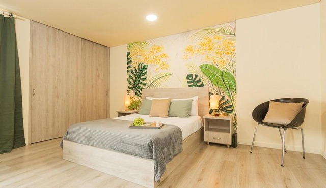 NEW! Studio El Poblado Balcony & 500 Mbps Wi-Fi