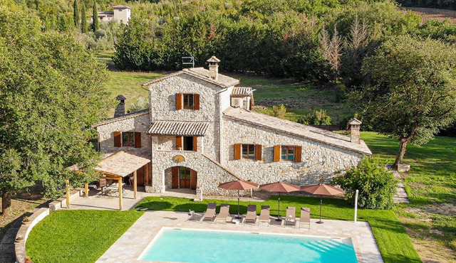 NEW - The Lost Stone country paradise with pool, AC & breathtaking country views